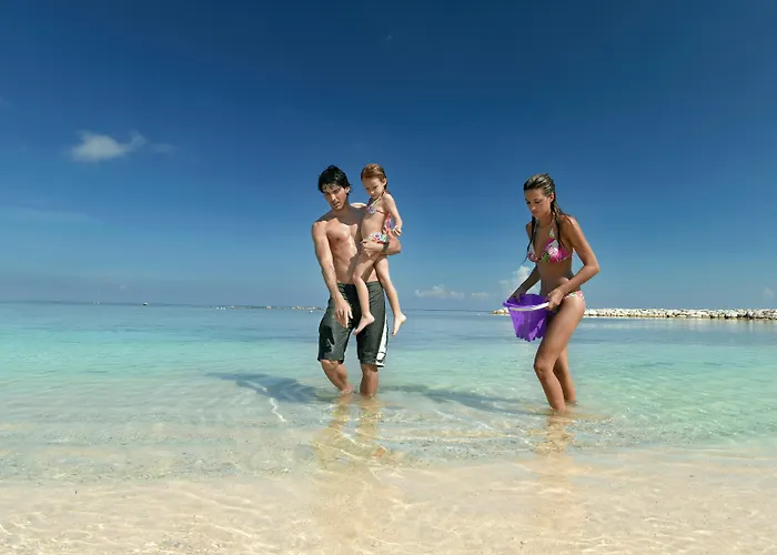 Grand Palladium Lady Hamilton Resort & Spa